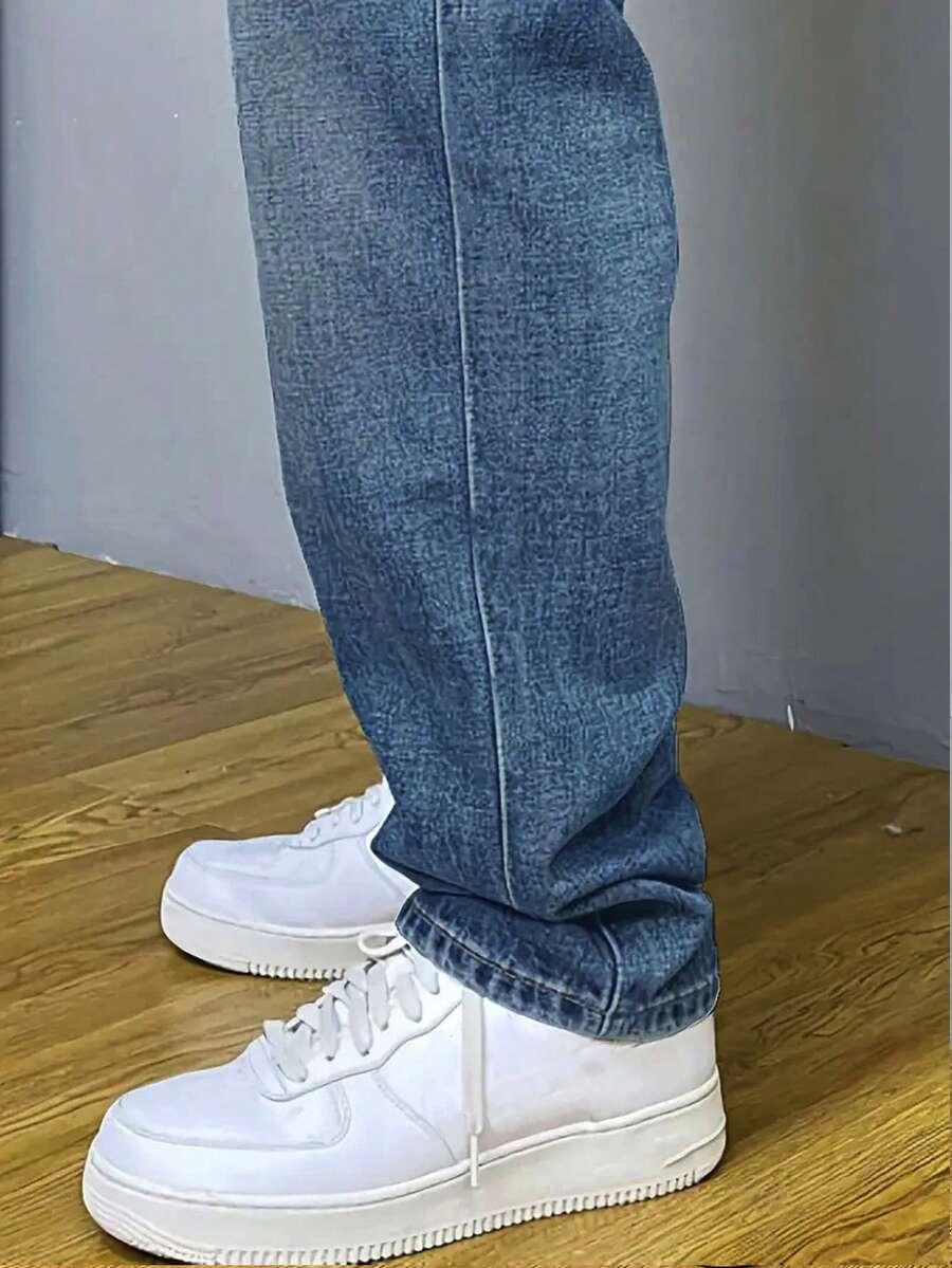 niebieskie spodnie jeans 