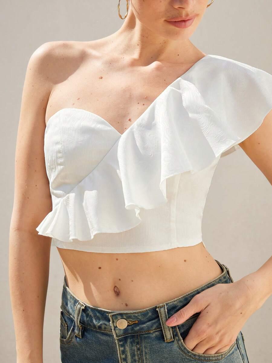KRÓTKI TOP Z FALBANKAMI I ASYMETRYCZNYMI RAMIONAMI