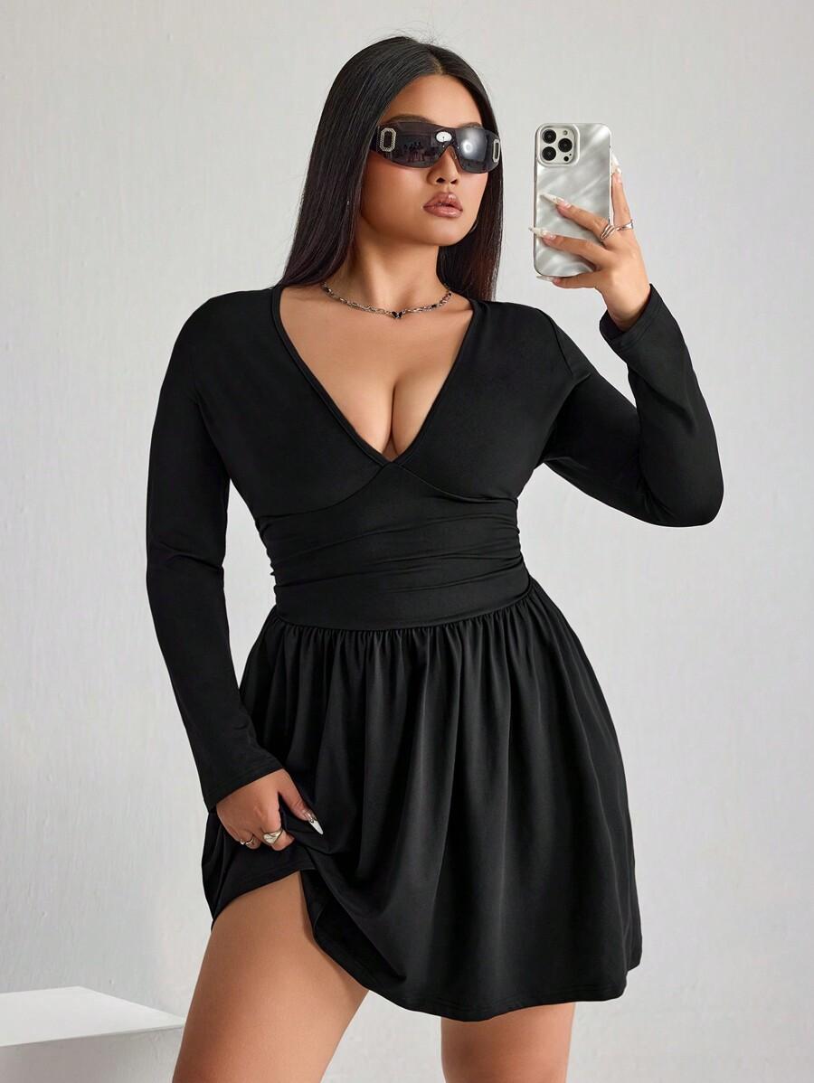 CZARNA MINI SUKIENKA V-NECK