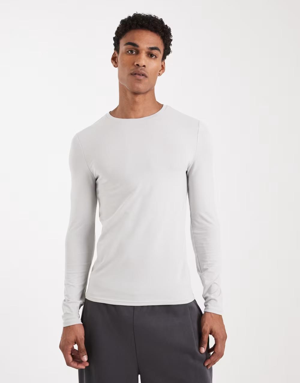 szary T-shirt okrągły dekolt