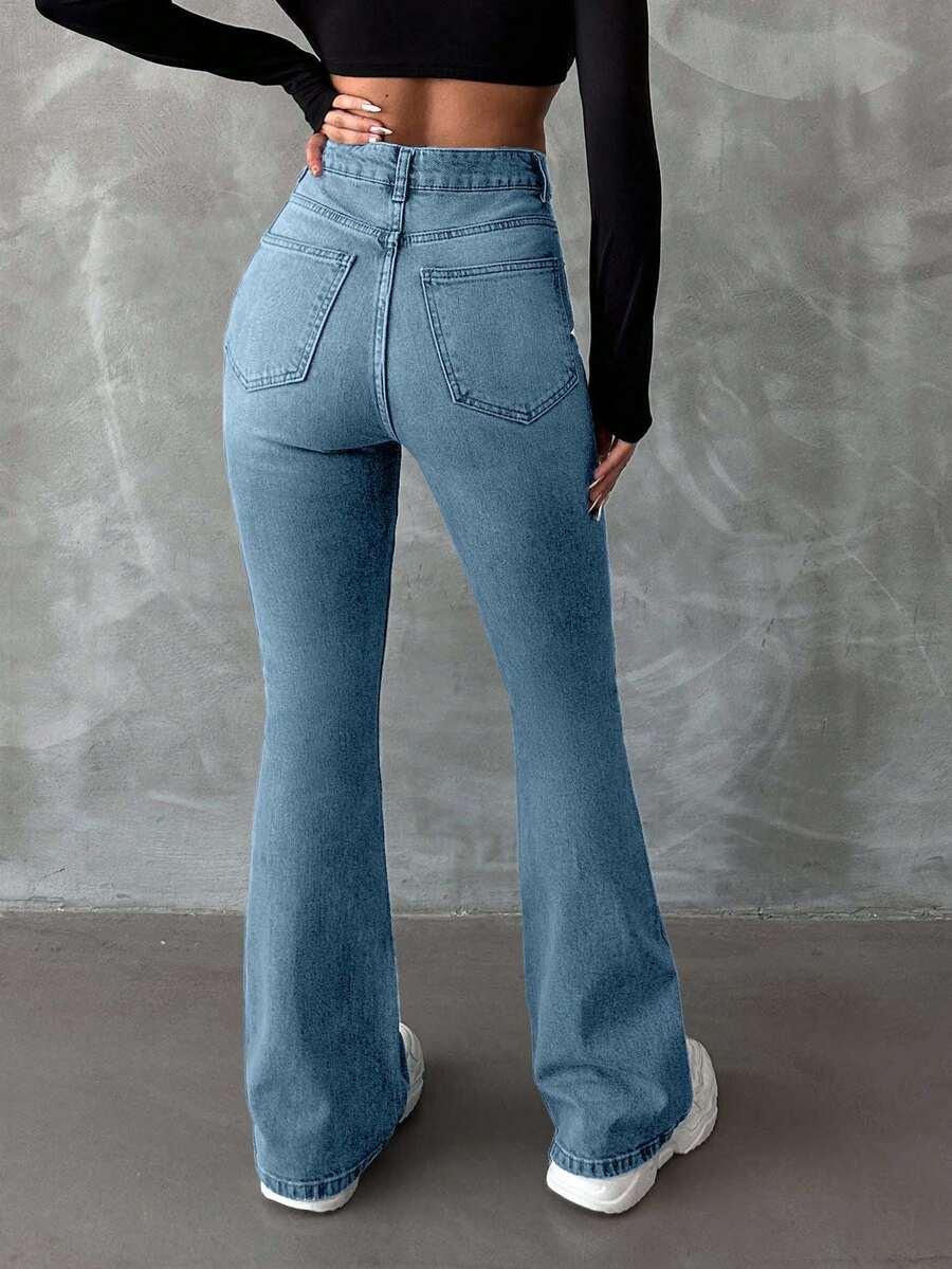 niebieskie spodnie jeans 
