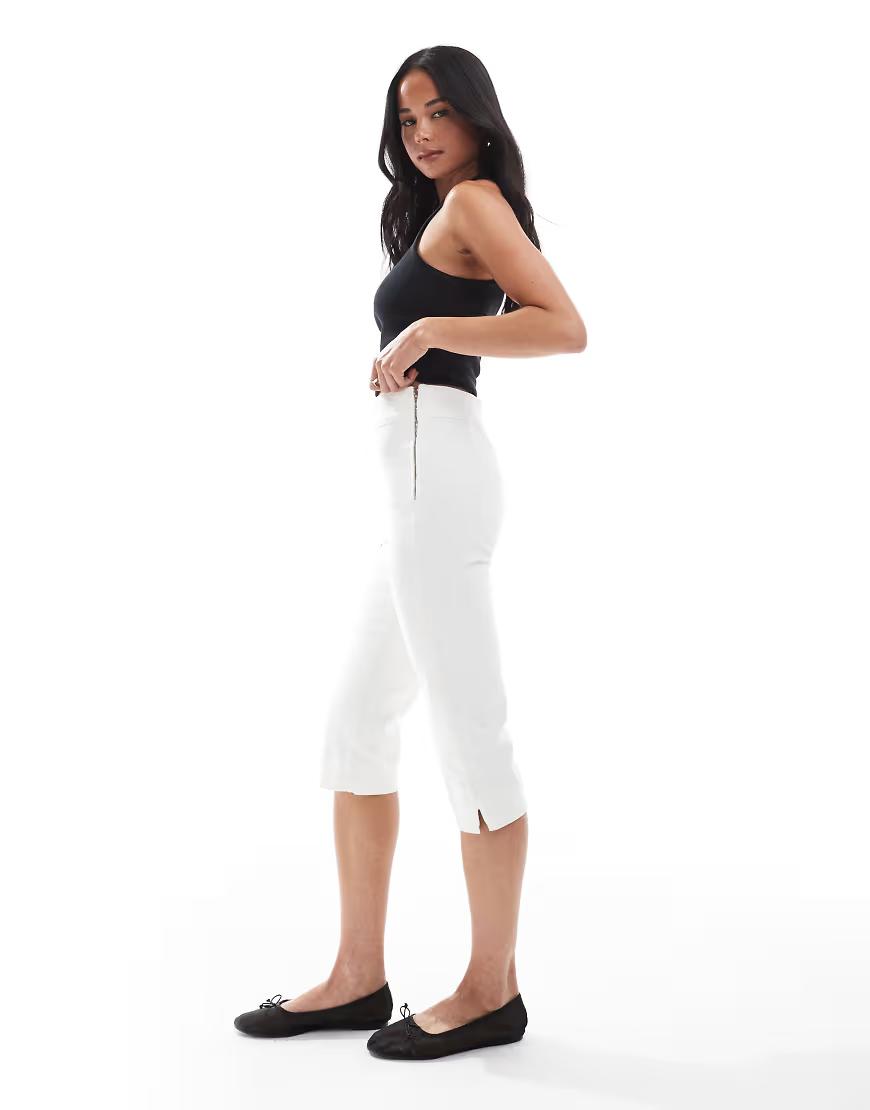 BIAŁE SPODNIE JEANS