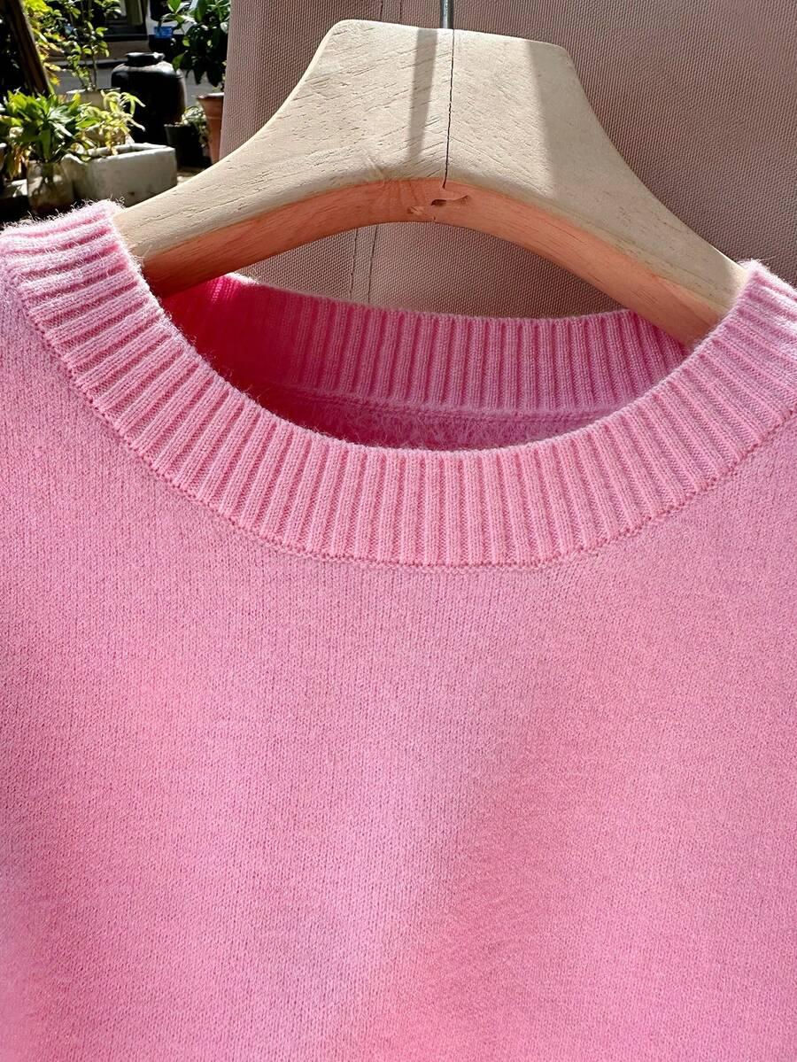 różowy sweter okrągły dekolt