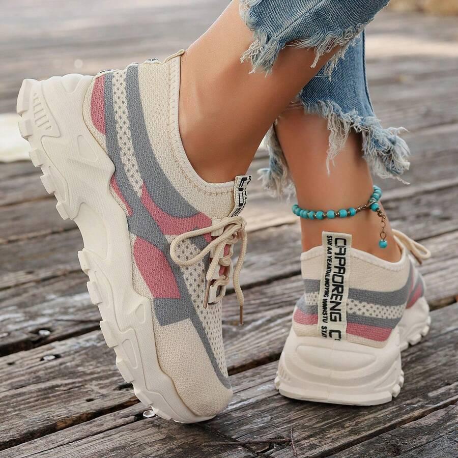 sznurowane buty sportowe