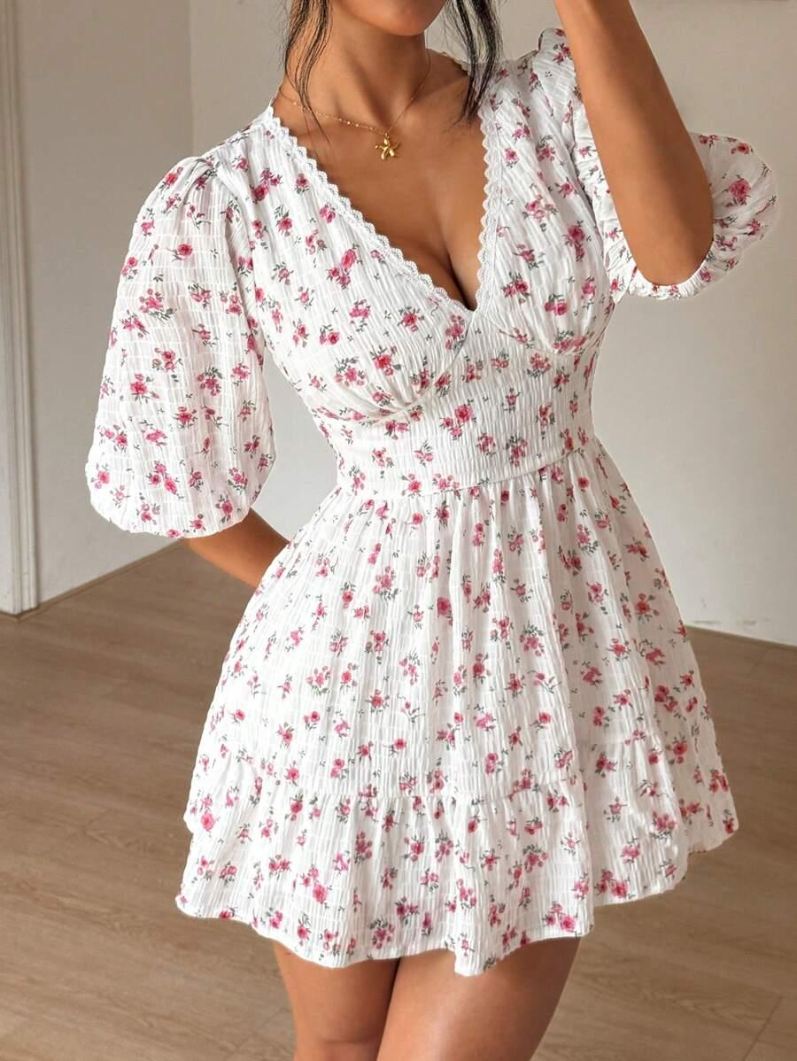 rozkloszowana mini sukienka v neck kwiaty 