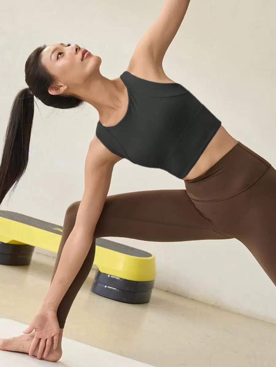 czarny sportowy top