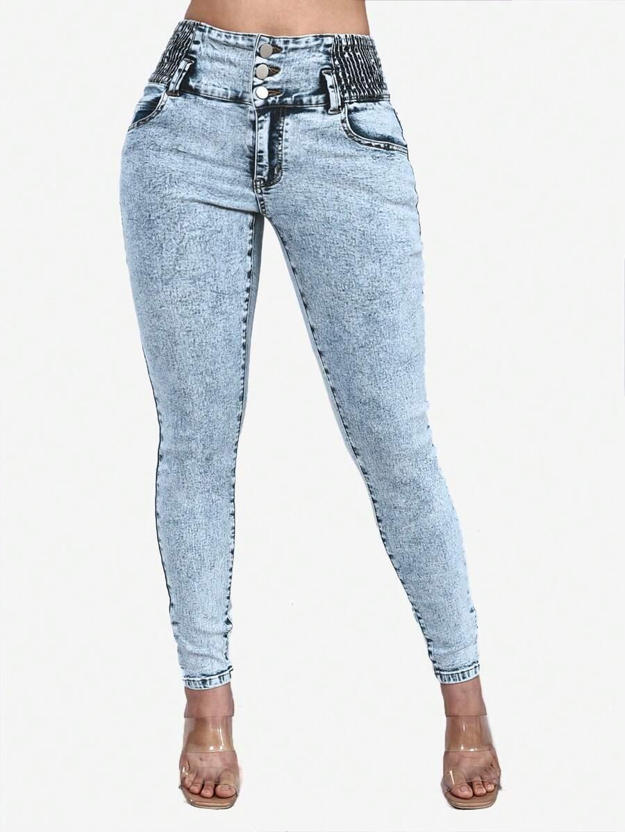 niebieskie spodnie jeans 