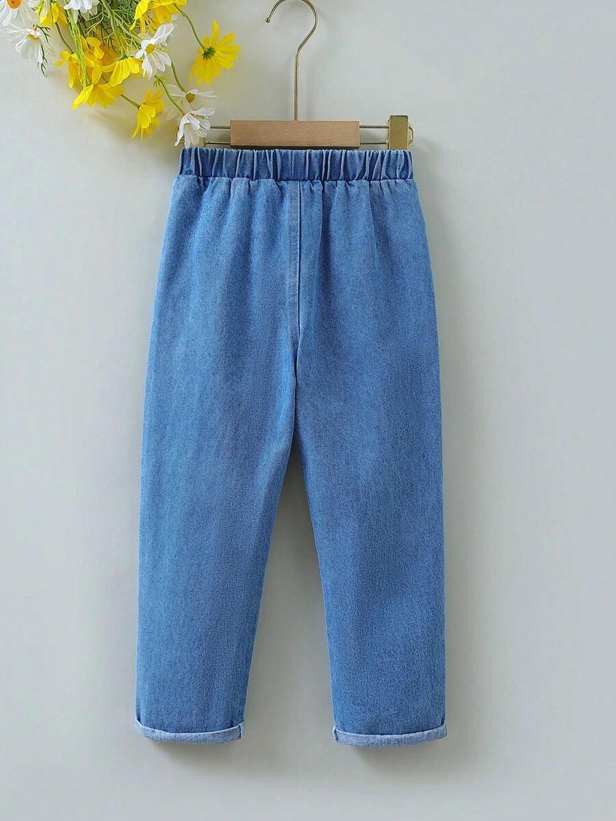 niebieskie spodnie jeans