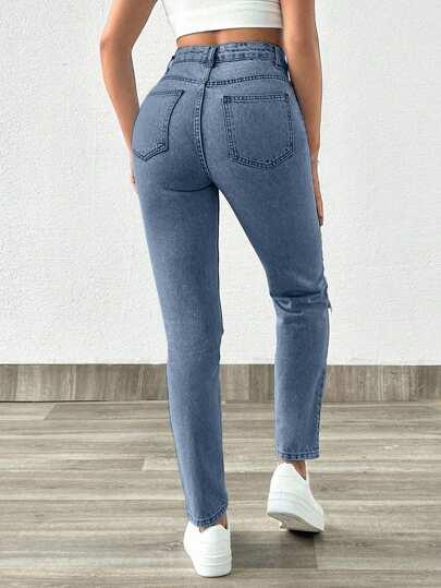 niebieskie jeansy rurki