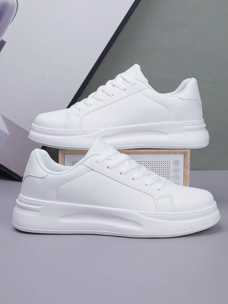 białe sportowe buty