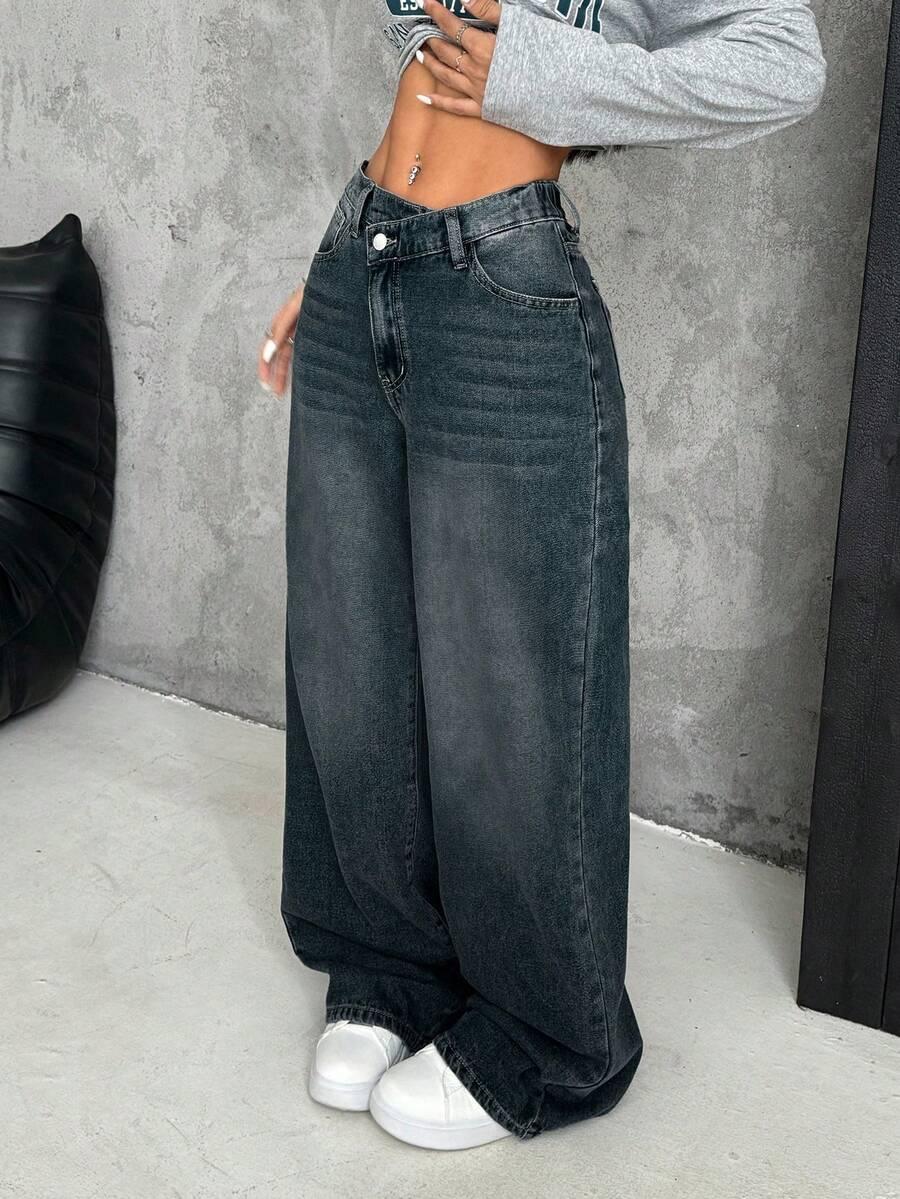 niebieskie spodnie jeans