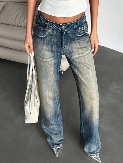 niebieskie spodnie jeans