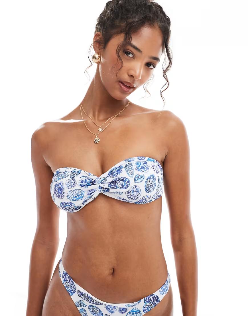 góra od bikini muszelki