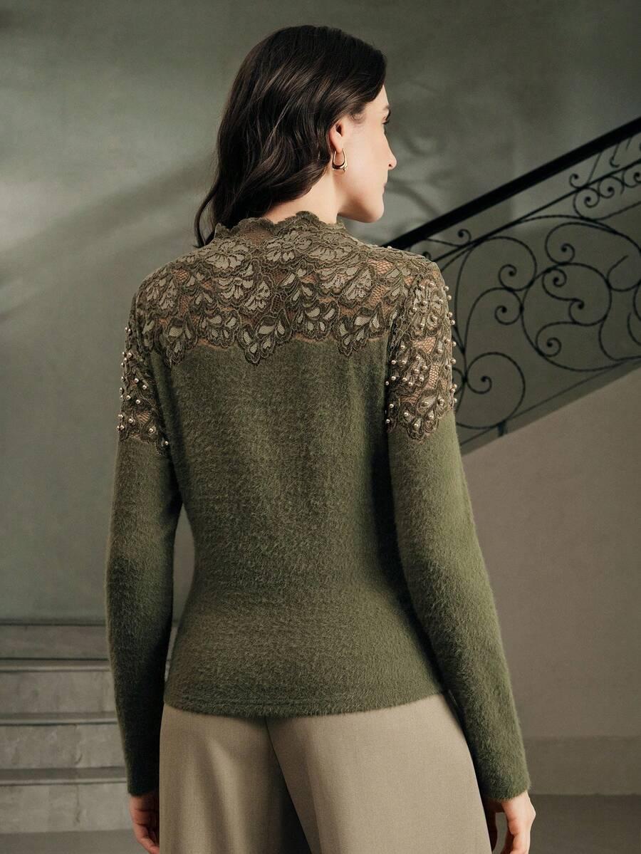zielony sweter zdobienie