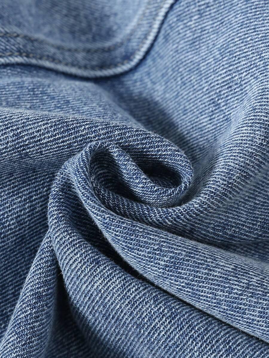 niebieskie spodnie jeans