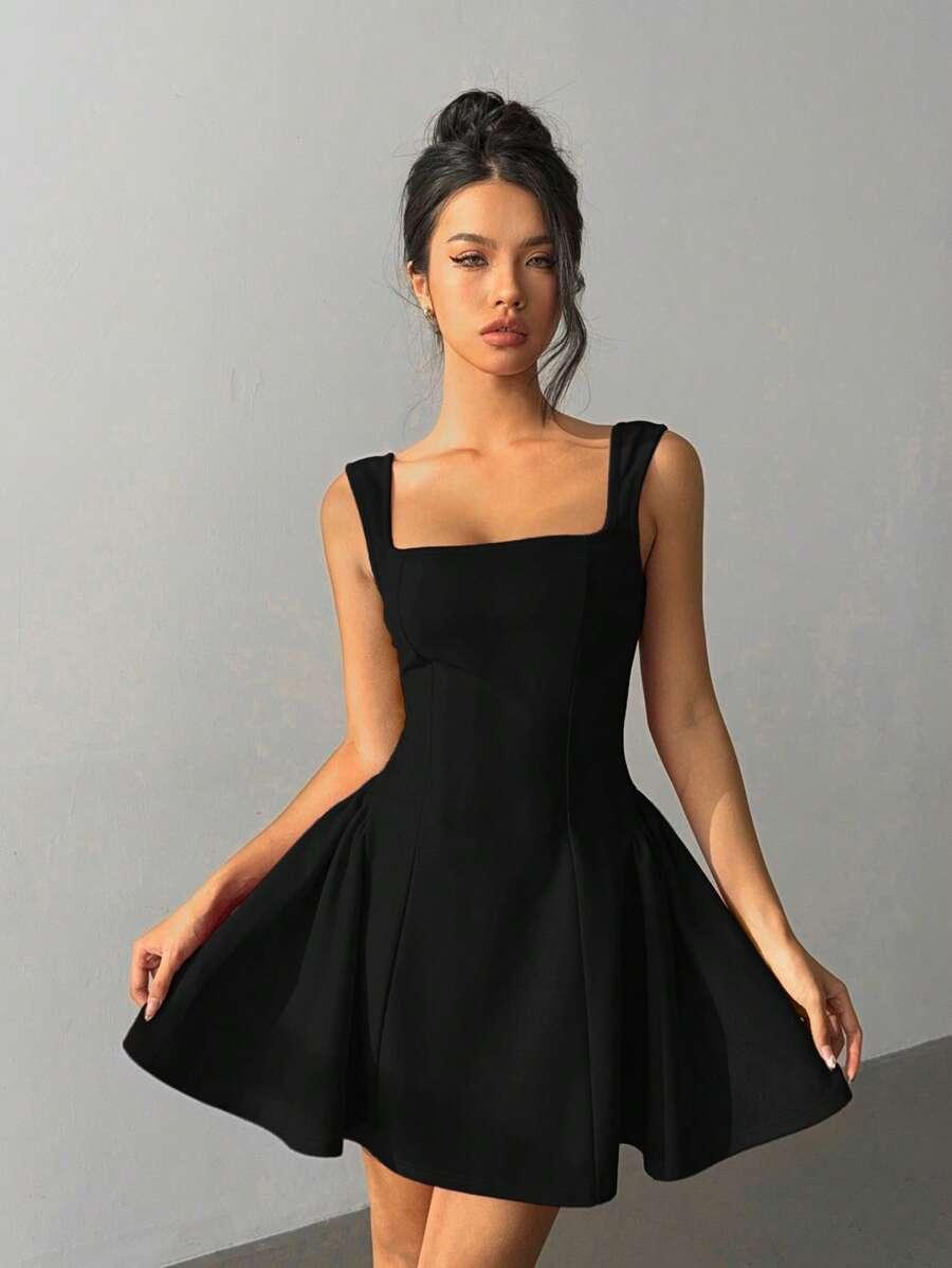 CZARNA MINI SUKIENKA
