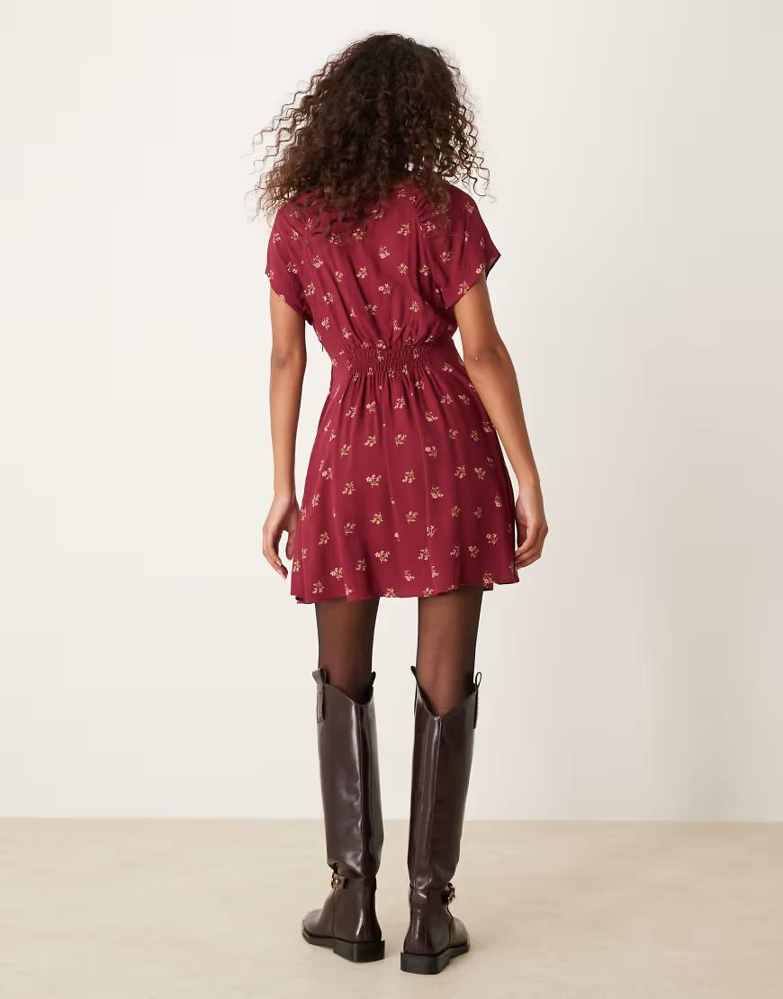 MINI SUKIENKA W KWIATY V-NECK