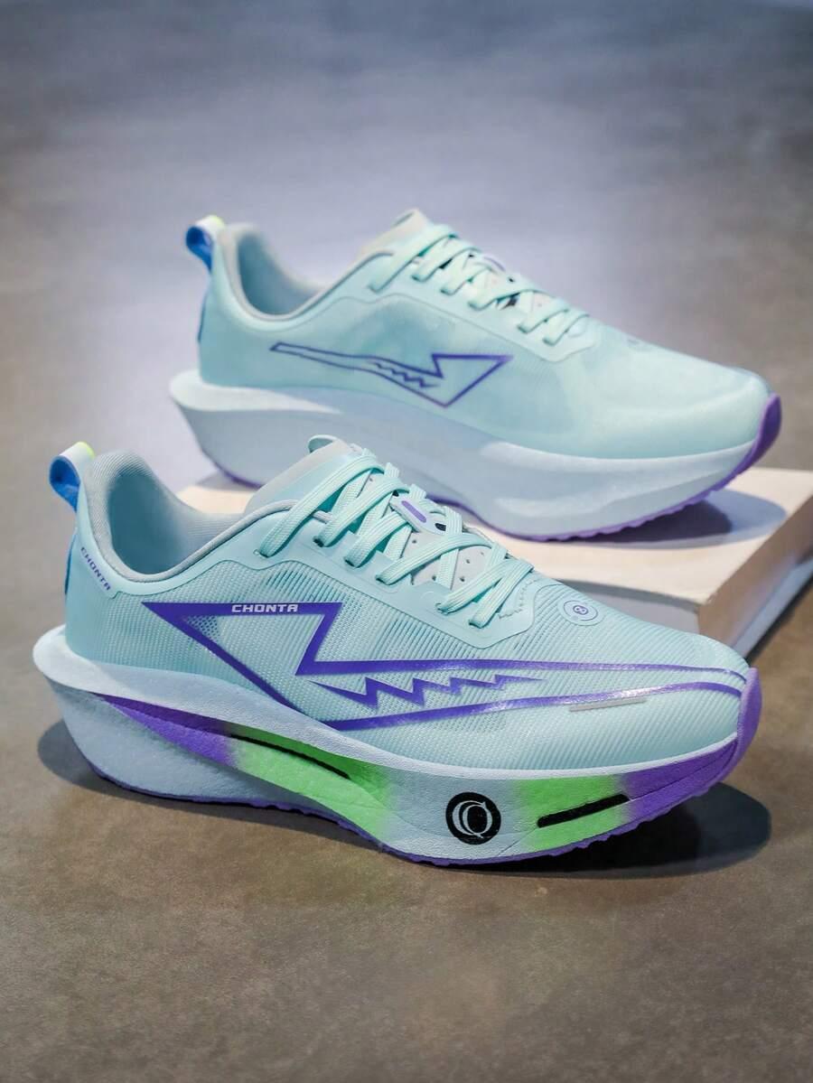 niebieskie sportowe buty