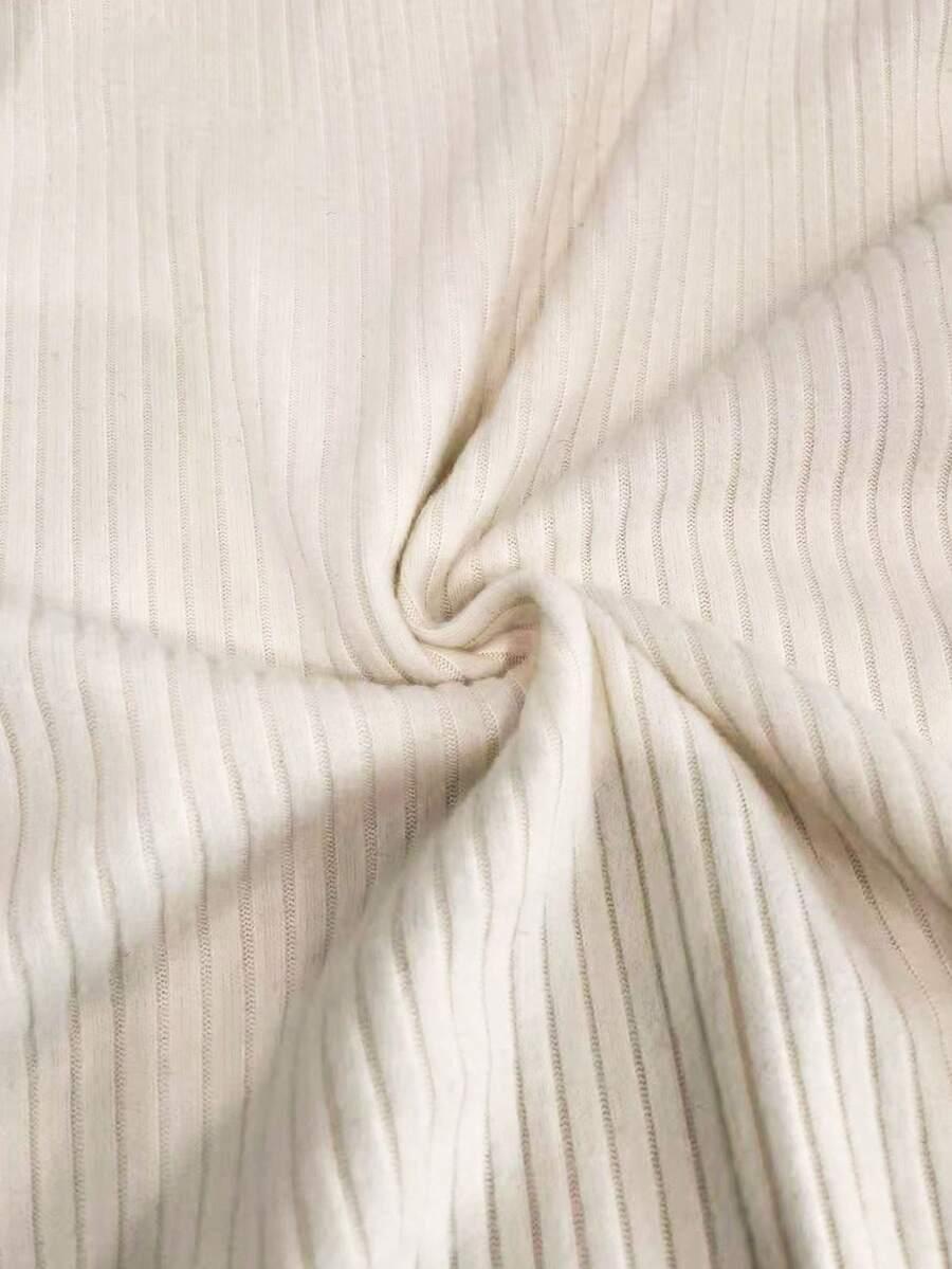 beżowy sweter prążki