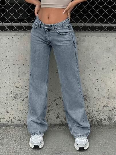 niebieskie spodnie jeans