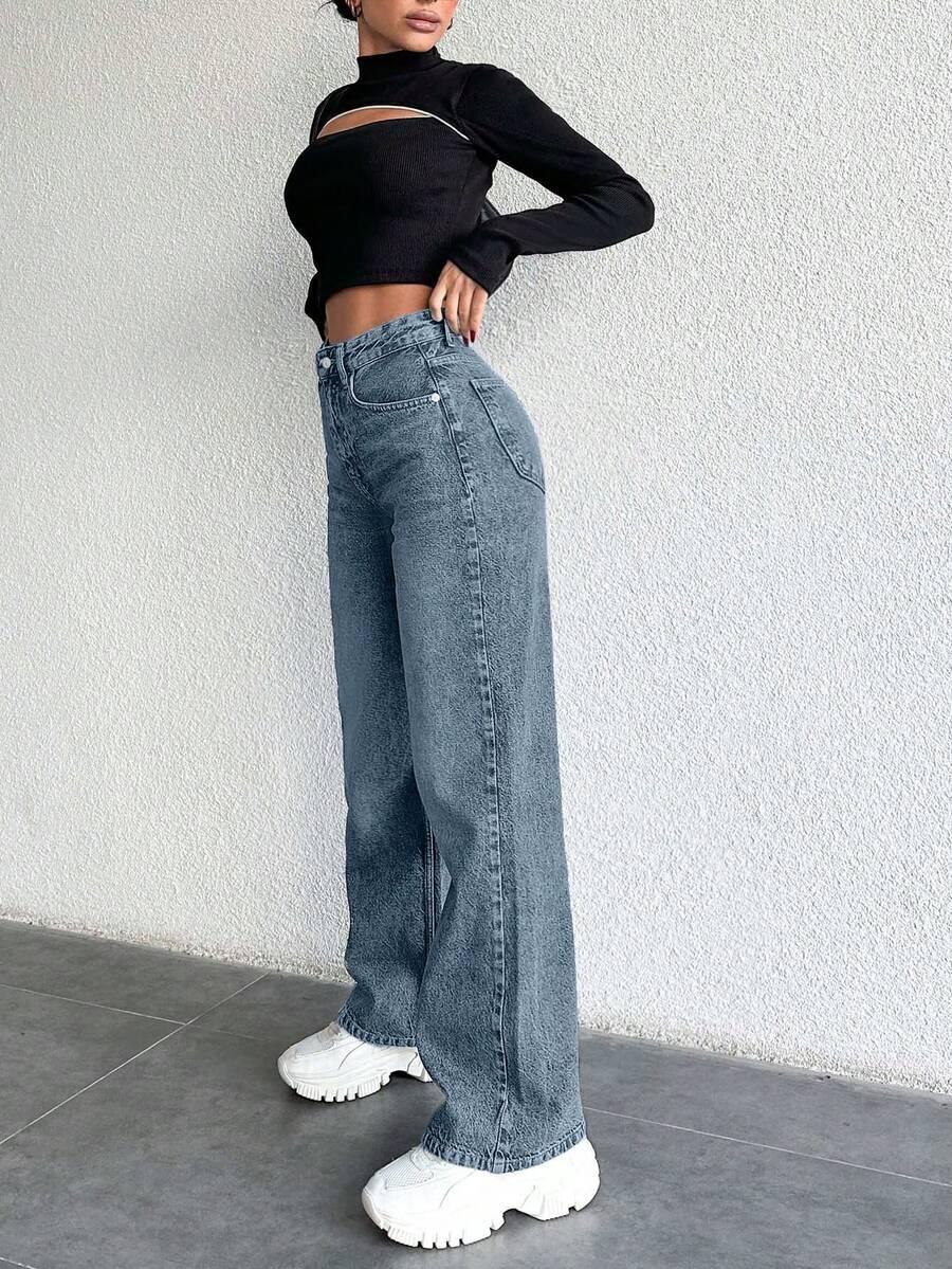 niebieskie spodnie jeans