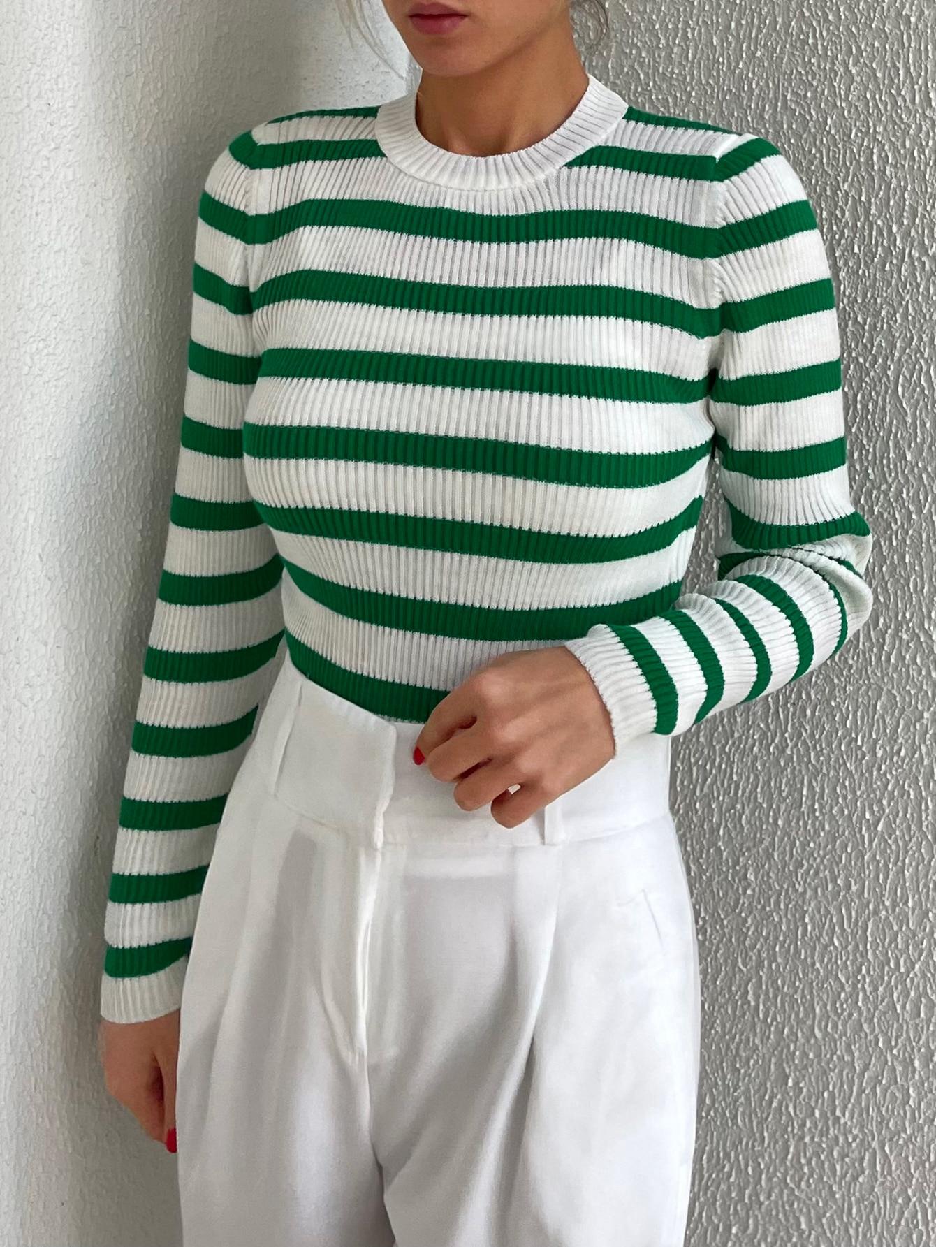 sweter okrągły dekolt wzór paski 