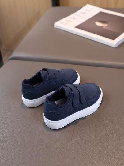 granatowe buty sportowe