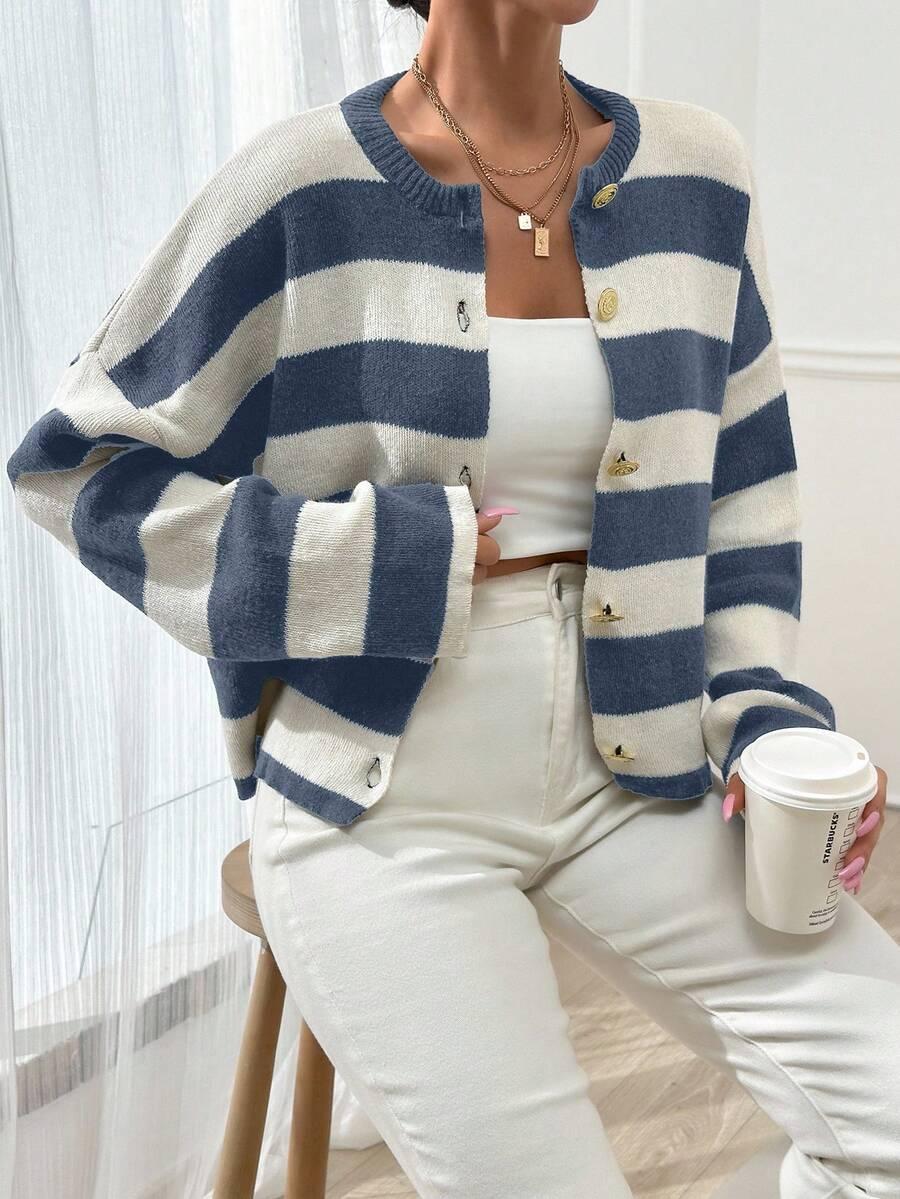 sweter guziki paski 