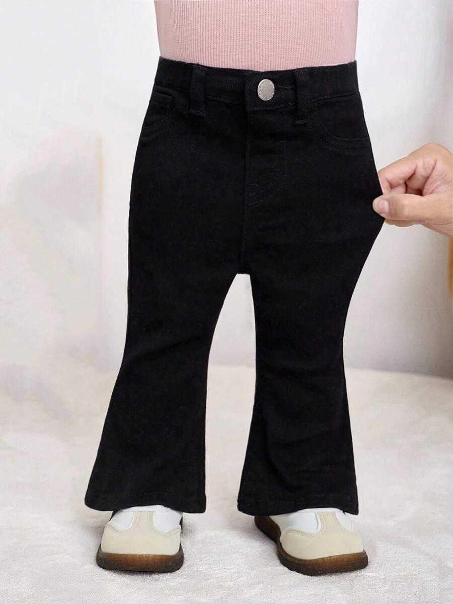 czarne spodnie jeans