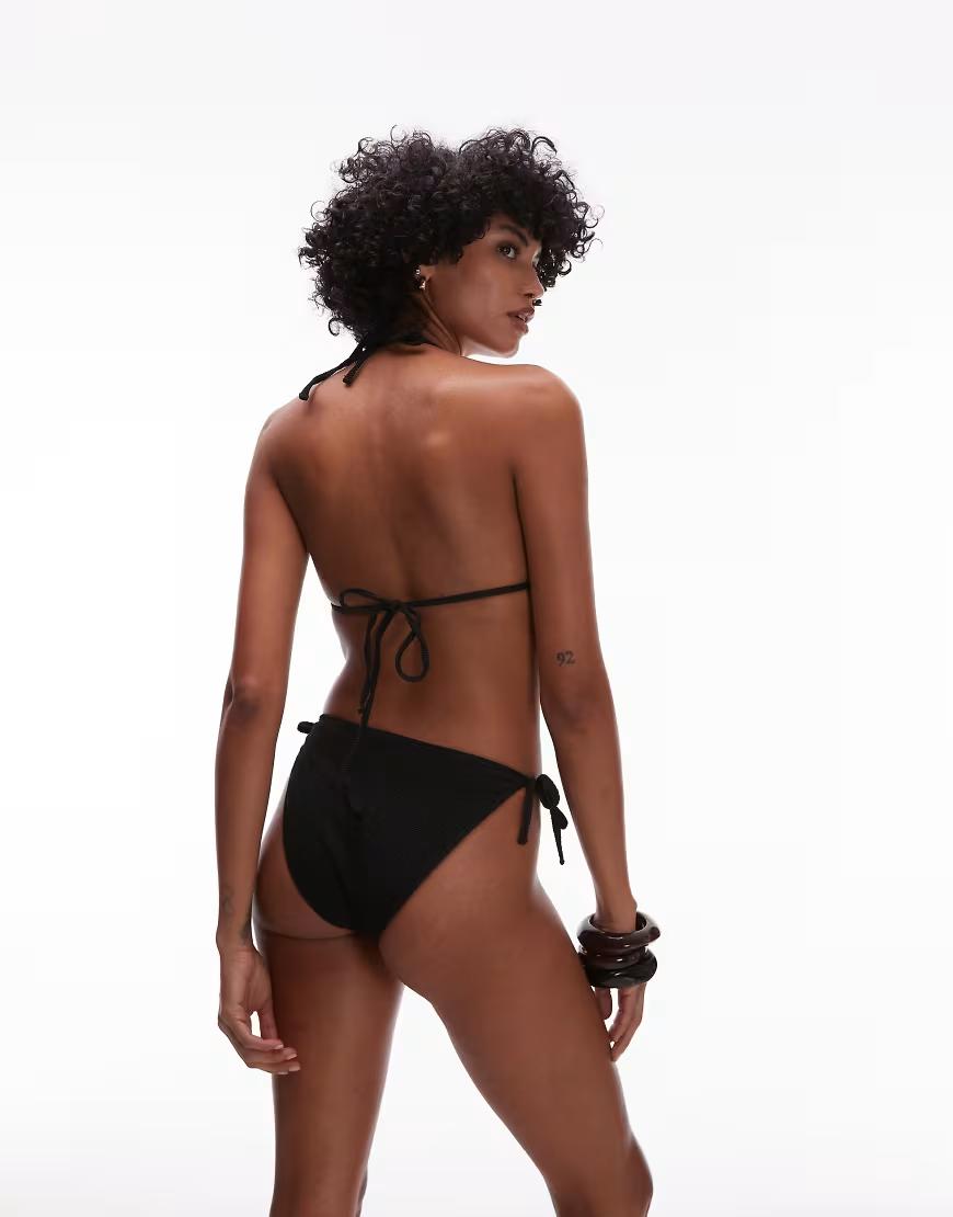 CZARNY DÓŁ OD BIKINI tekstura