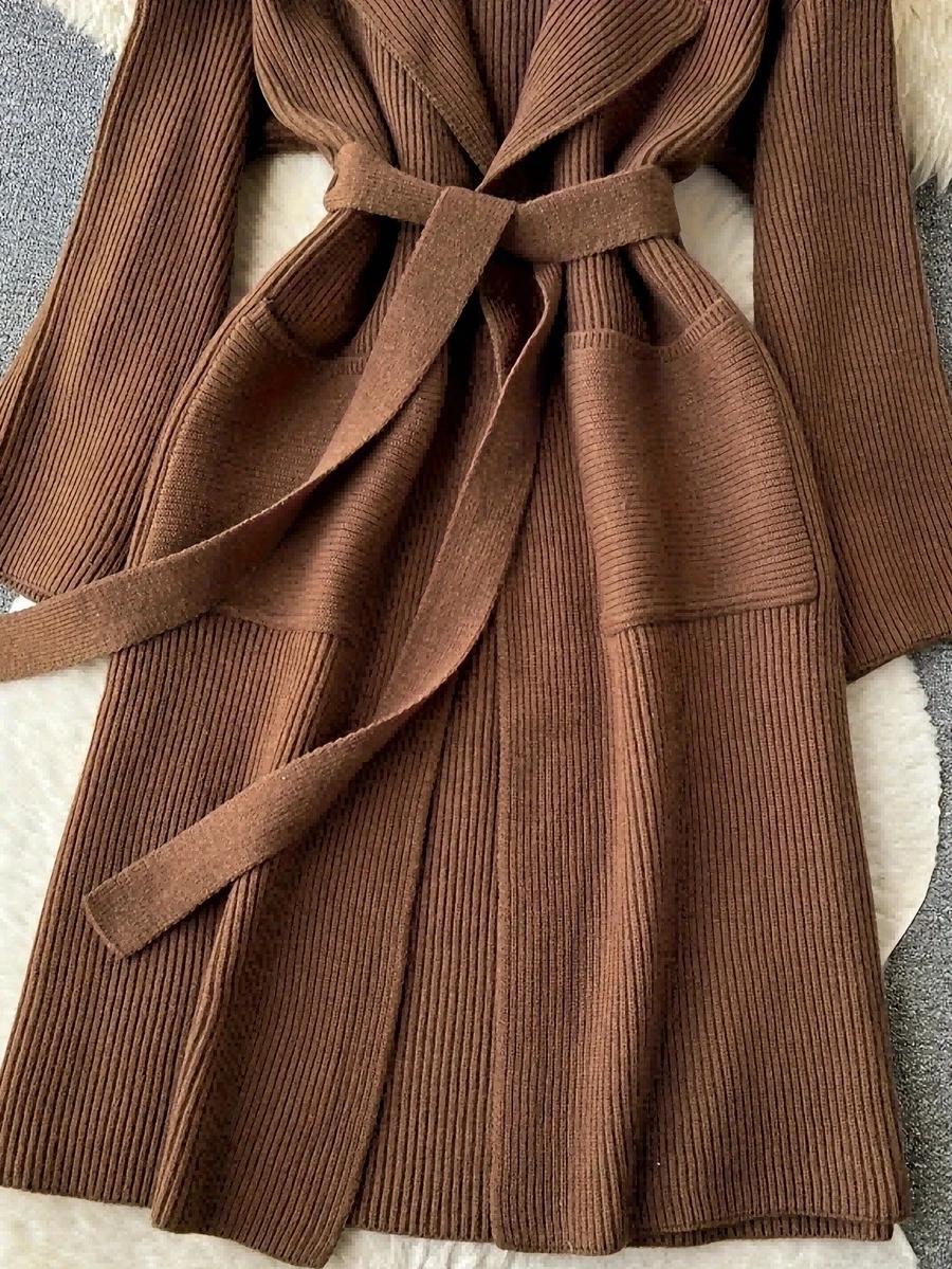 brązowy sweter kieszenie