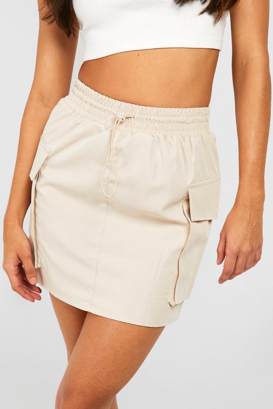 ELEGANCKA MINI SPÓDNICA ZE ŚCIĄGACZEM W PASIE