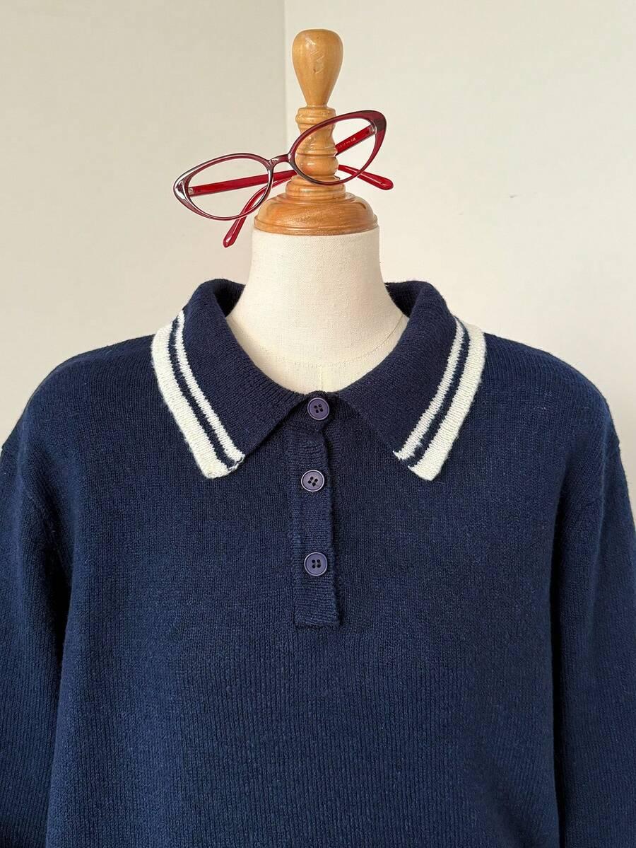 niebieski sweter kołnierz