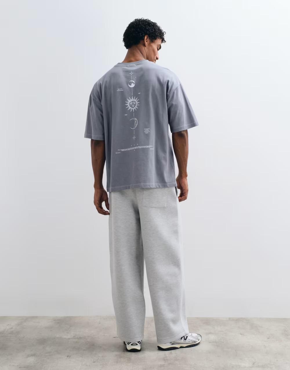 szary T-shirt okrągły dekolt nadruk