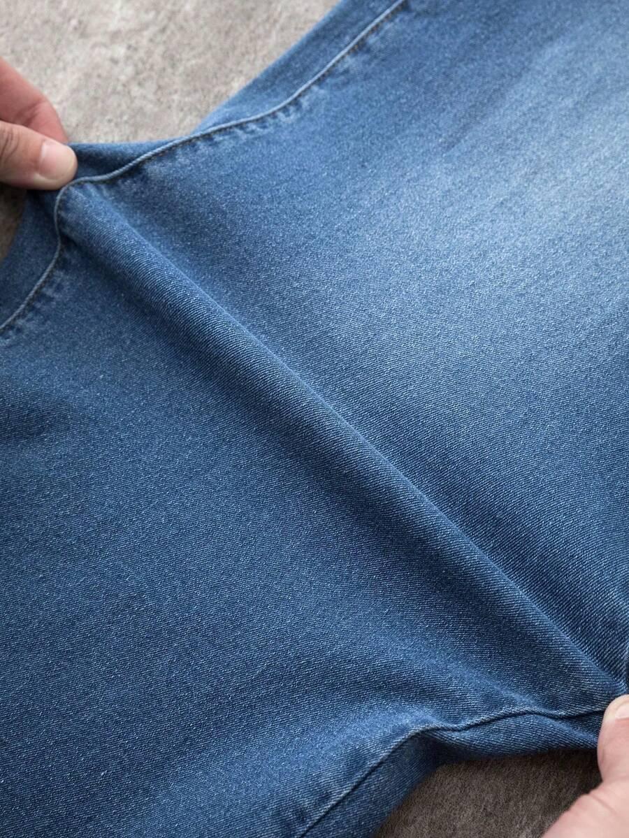 niebieskie spodnie jeans