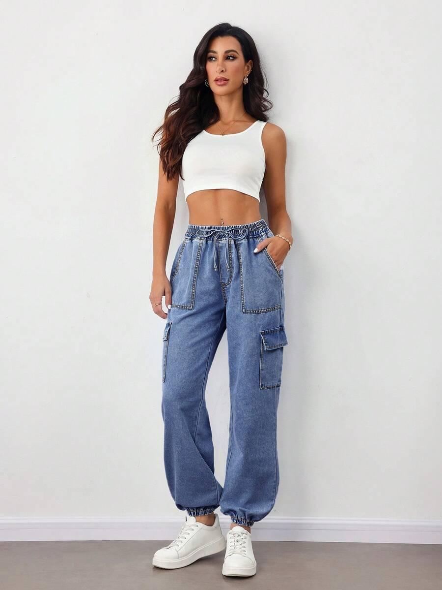 niebieskie spodnie jeans
