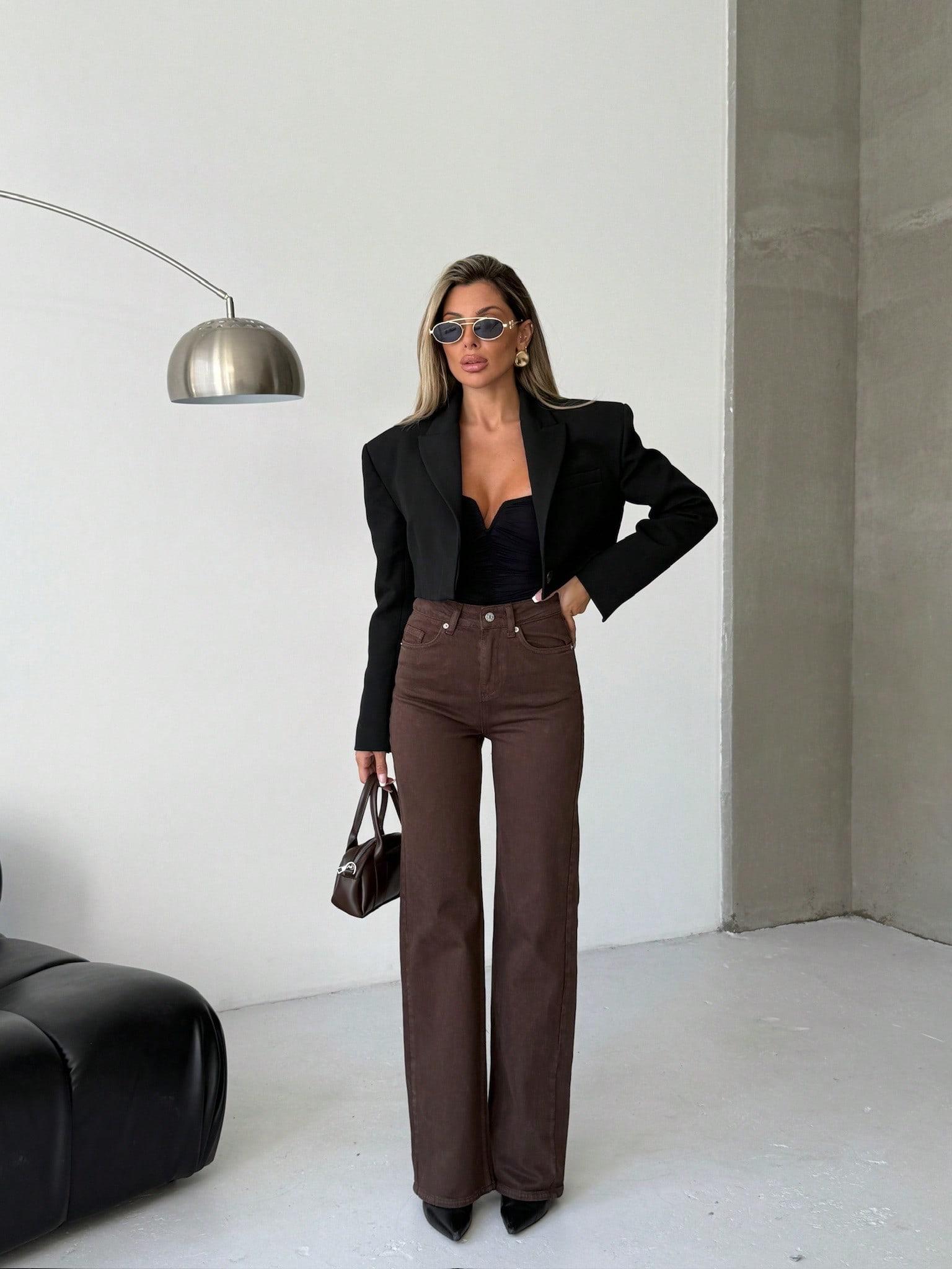 brązowe spodnie jeans 