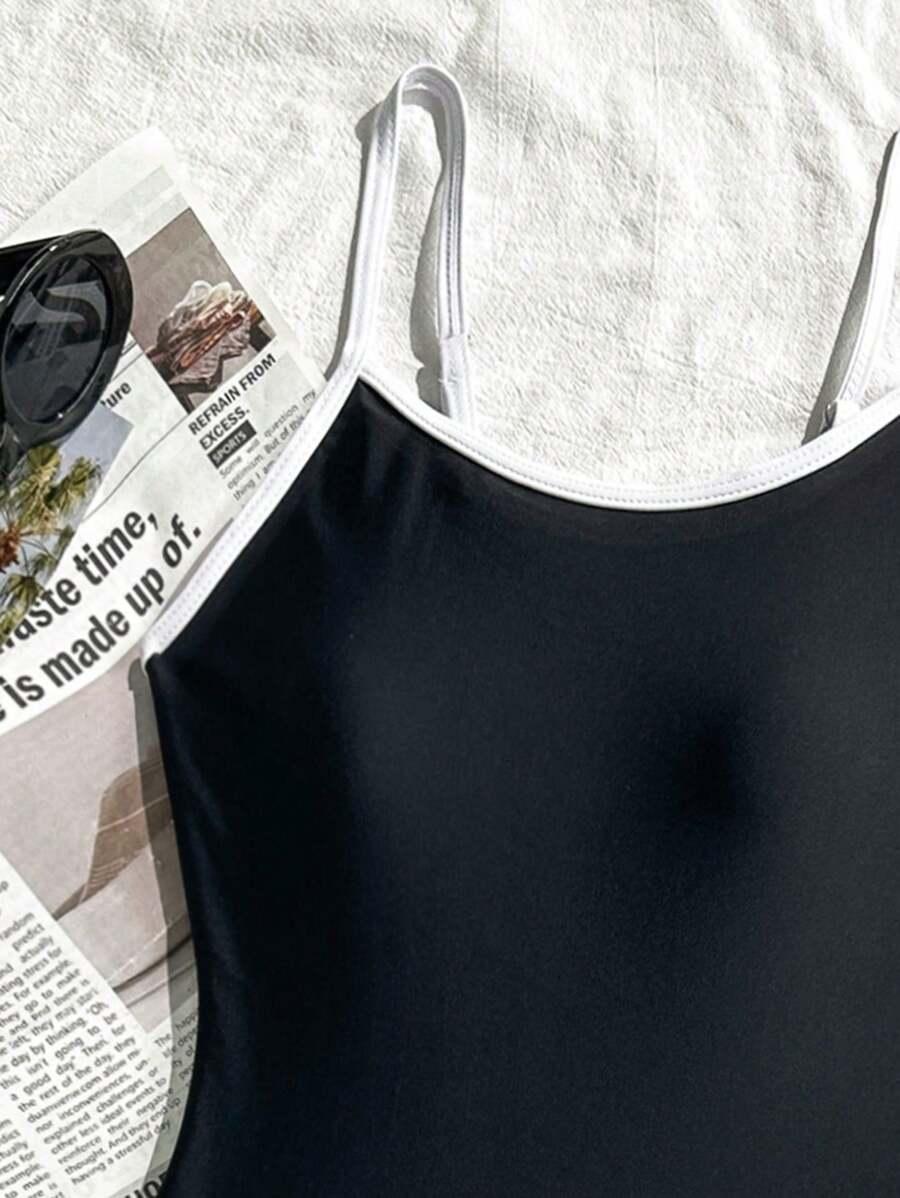jednoczęściowy strój kąpielowy 