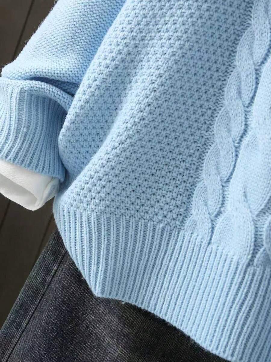 niebieski sweter oversize