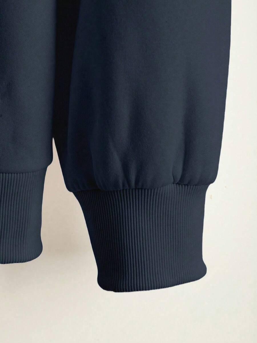 granatowa bluza z kapturem