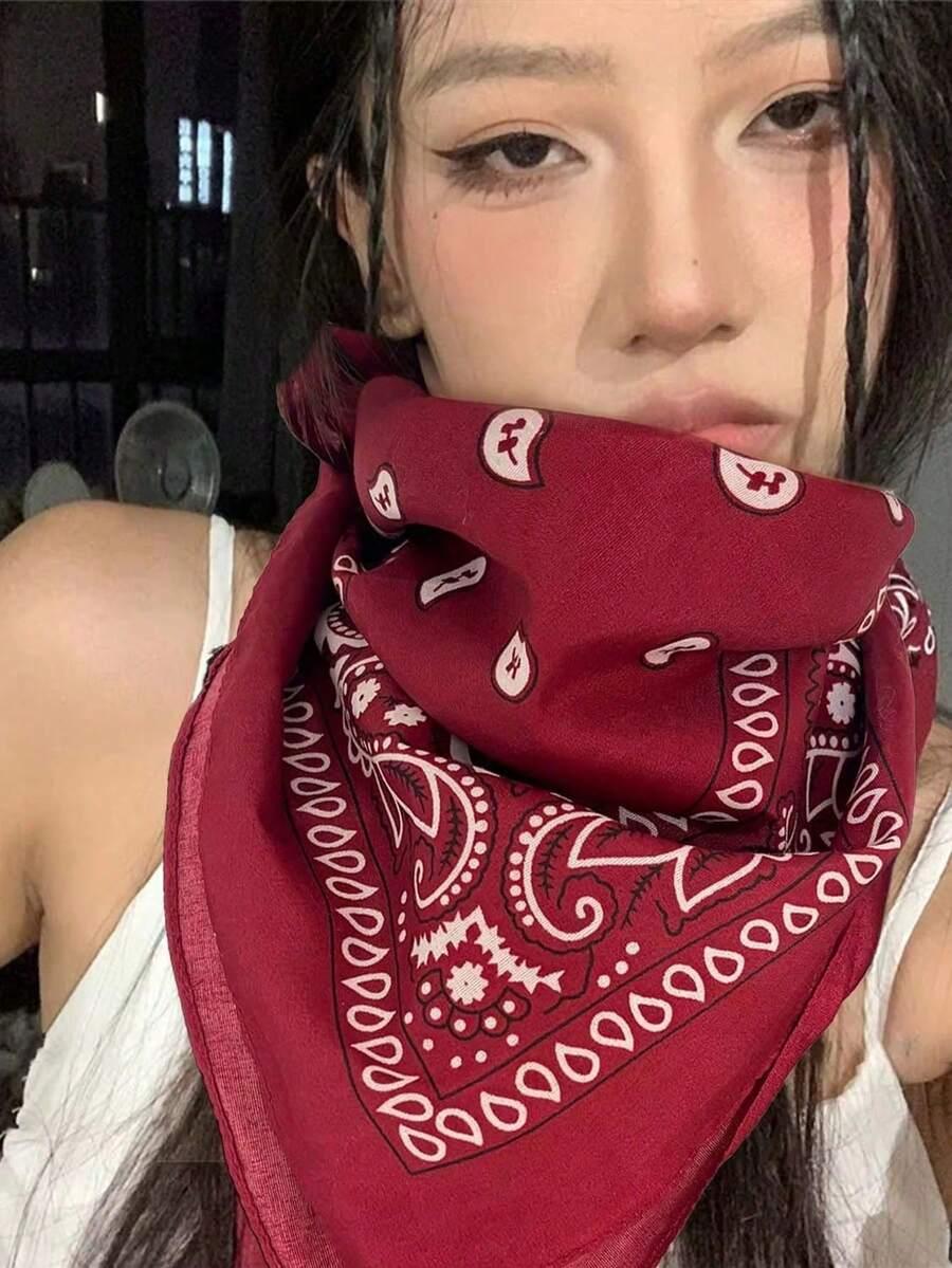 czerwona chusta na głowę