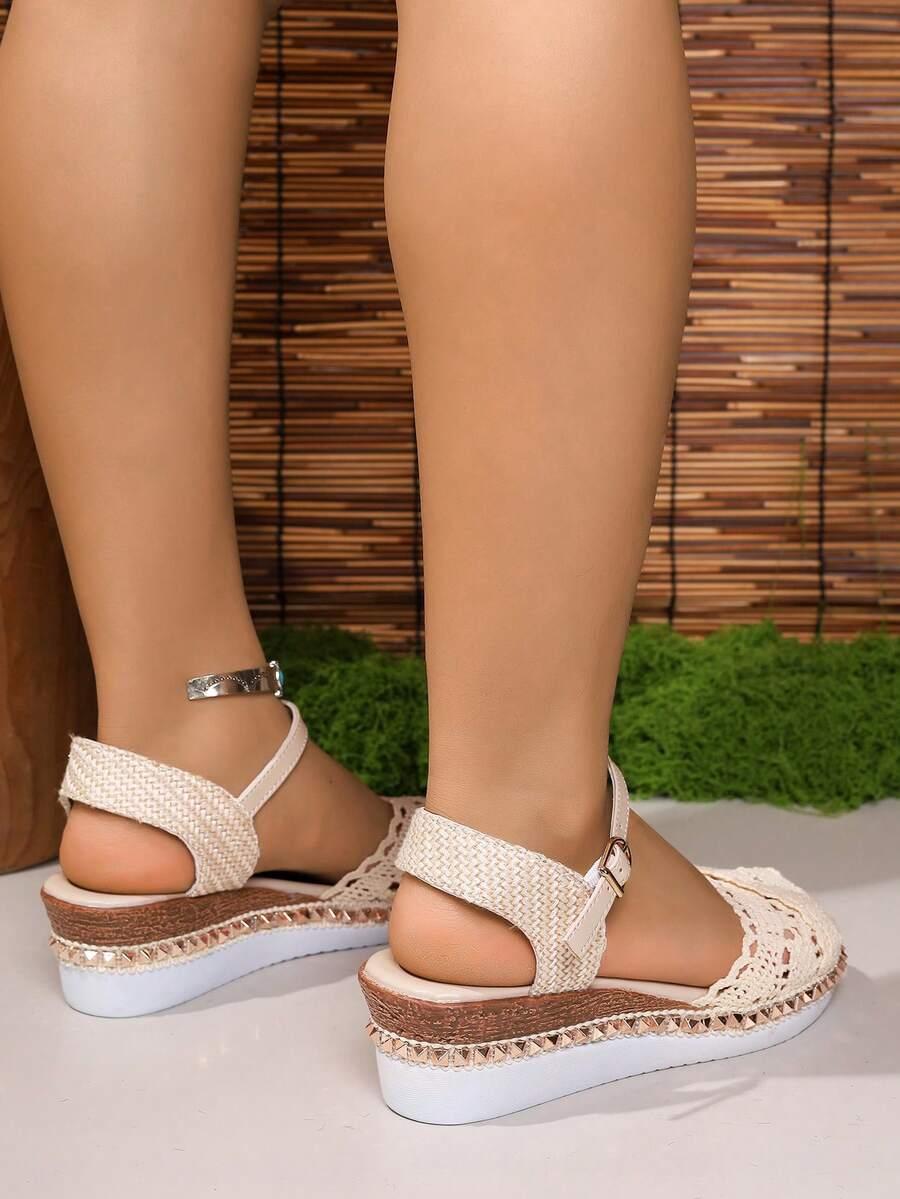 beżowe espadryle obcas