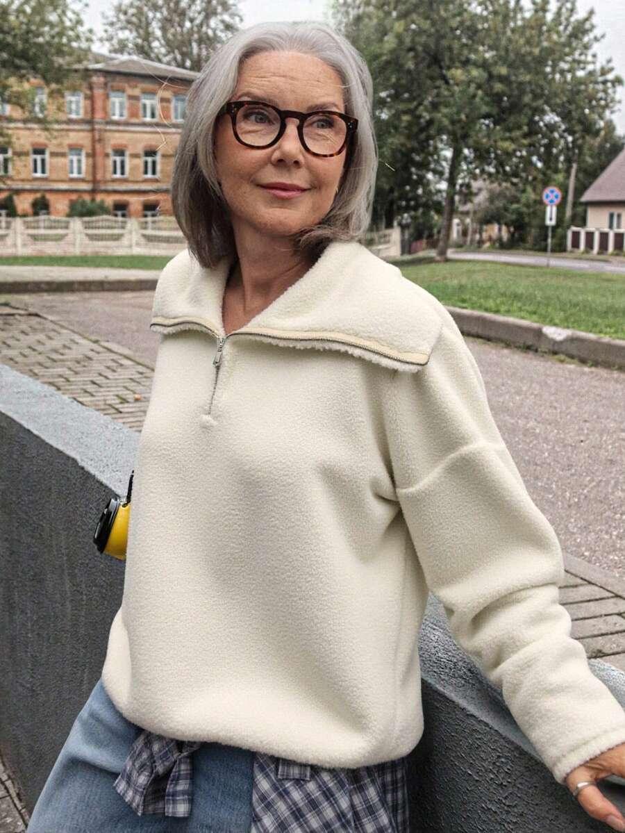 kremowy dzianinowy sweter 