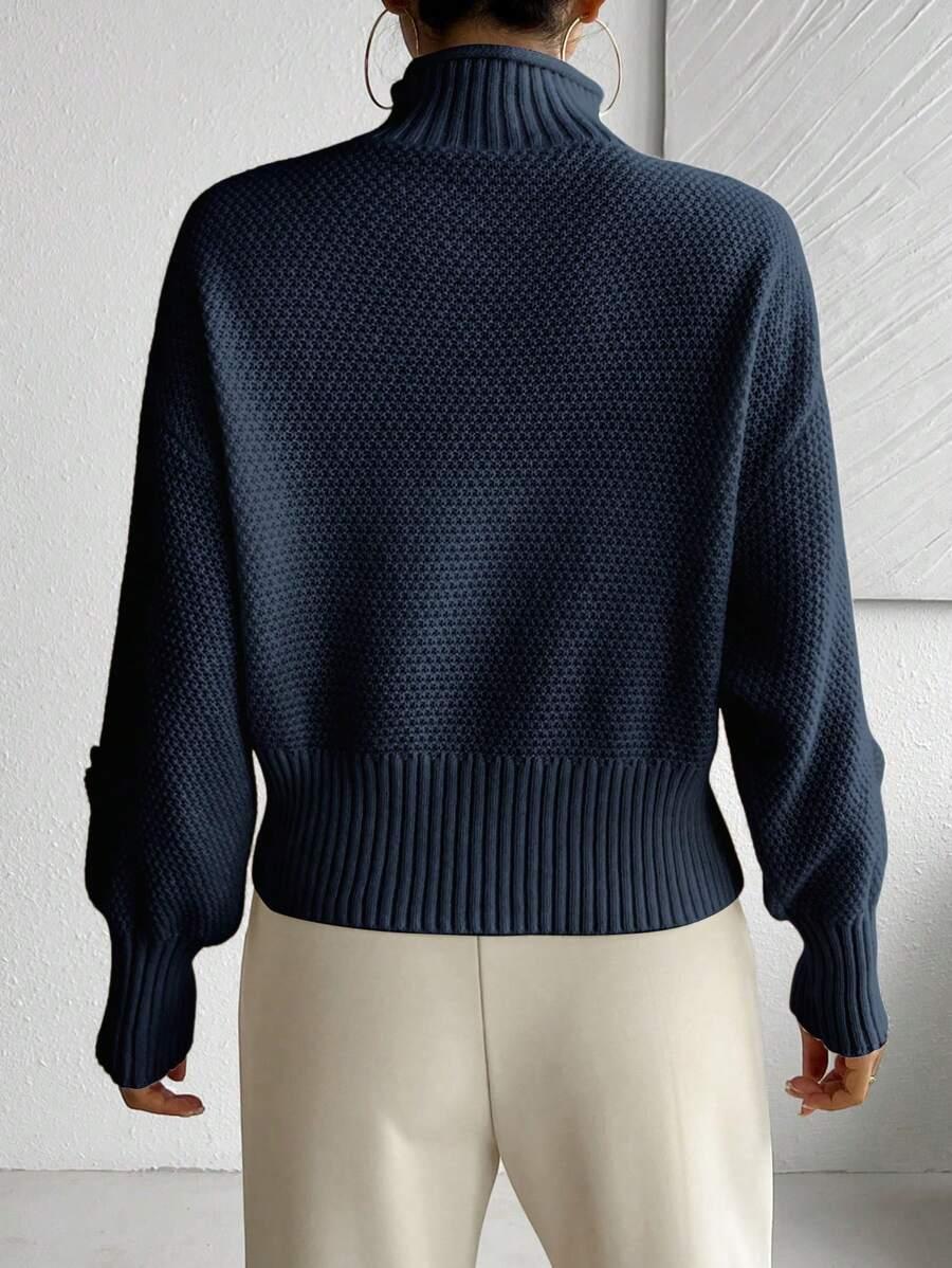 granatowy sweter stójka