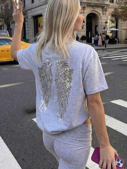 T-SHIRT Z APLIKACJĄ Z CEKIN 