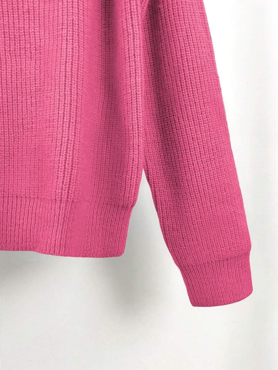 różowy sweter odkryte ramiona