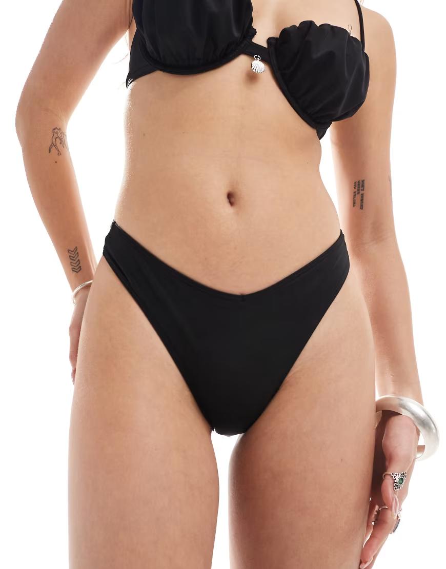 czarny dół od bikini