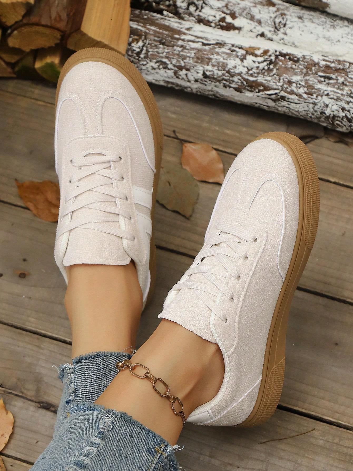 beżowe buty sportowe
