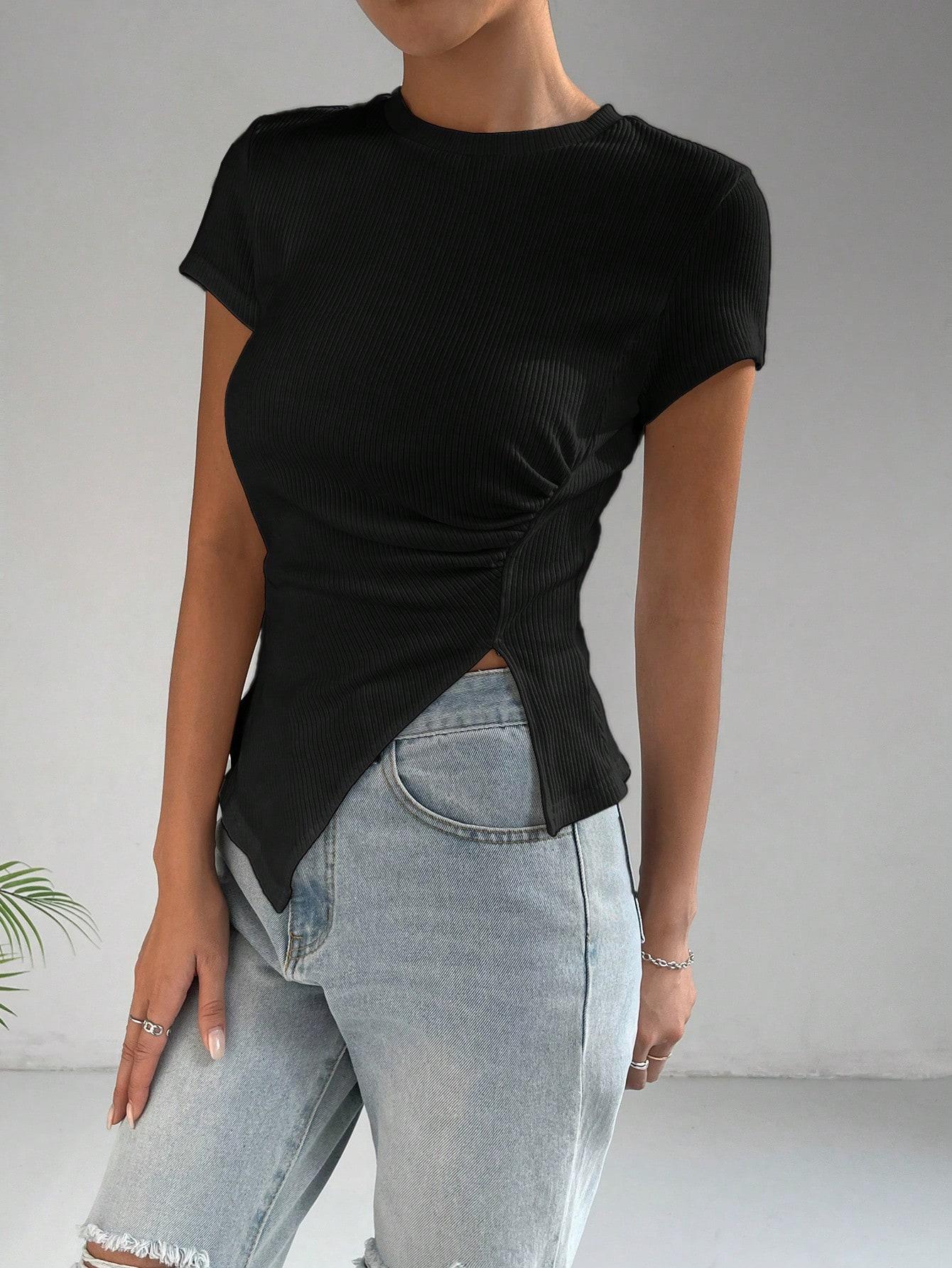 CZARNY PRĄŻKOWANY T-SHIRT 