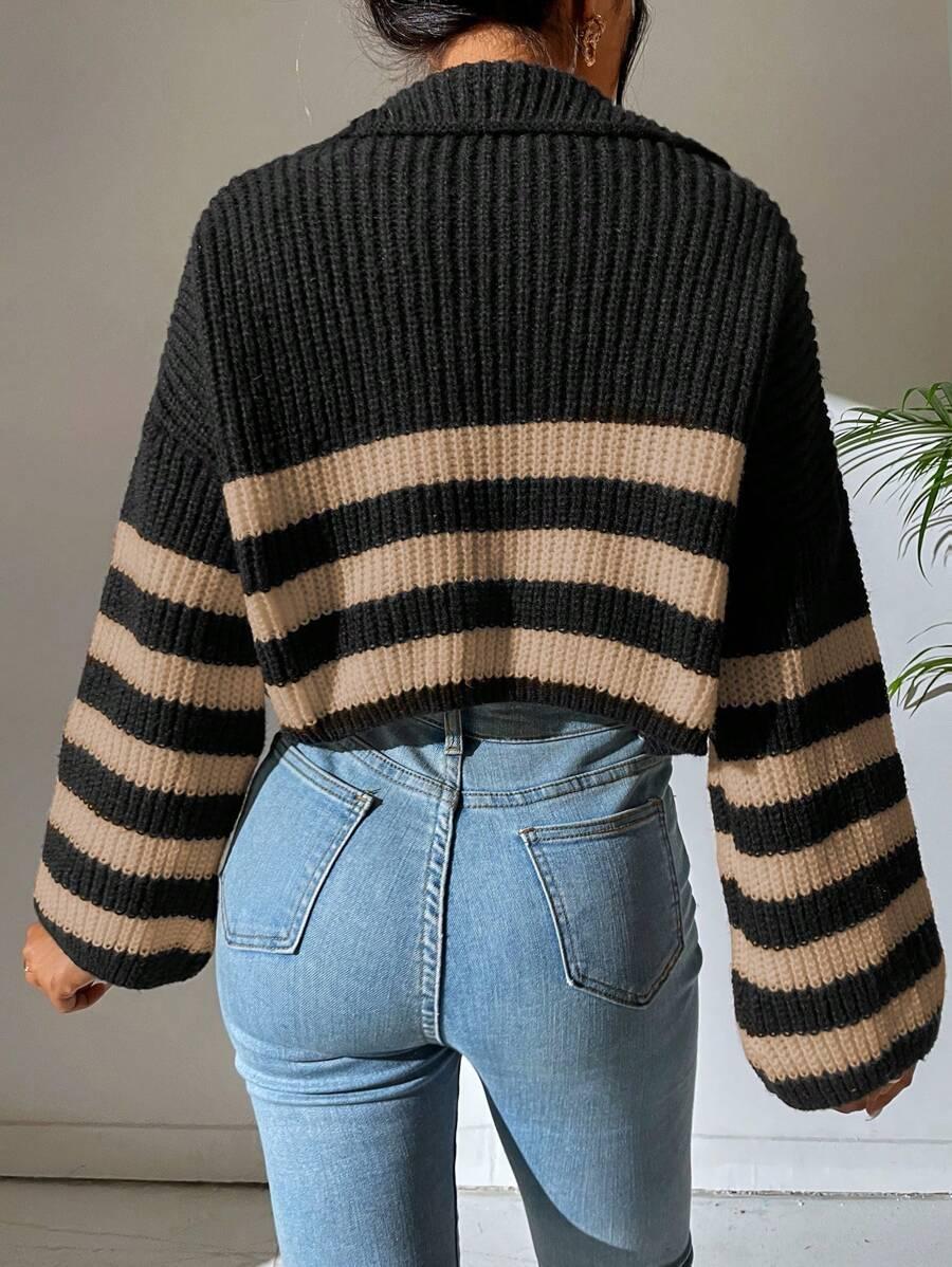 SWETER W PASKI Z ZAMKIEM